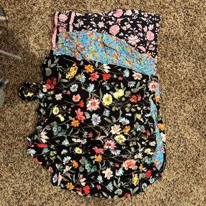 LOFT 3 Pairs of Shorts with Multicolor Blooms